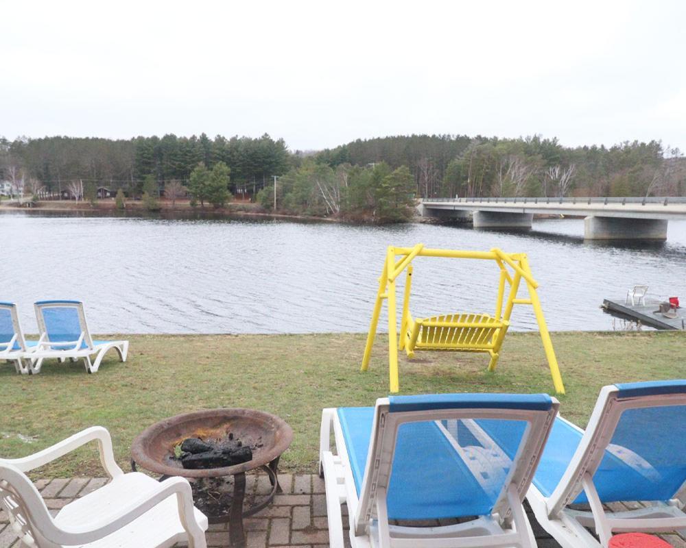 Algonquin Lakeside Inn Dwight Bagian luar foto