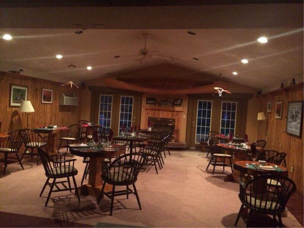 Algonquin Lakeside Inn Dwight Bagian luar foto