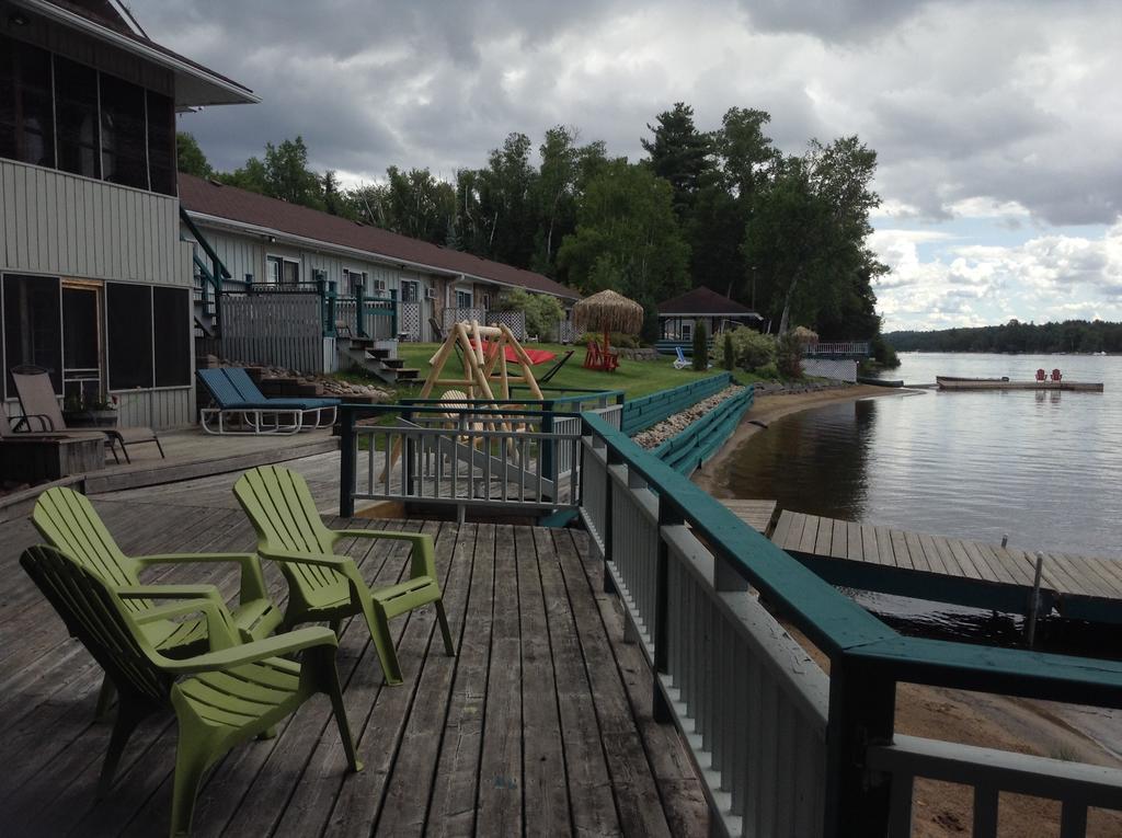 Algonquin Lakeside Inn Dwight Bagian luar foto