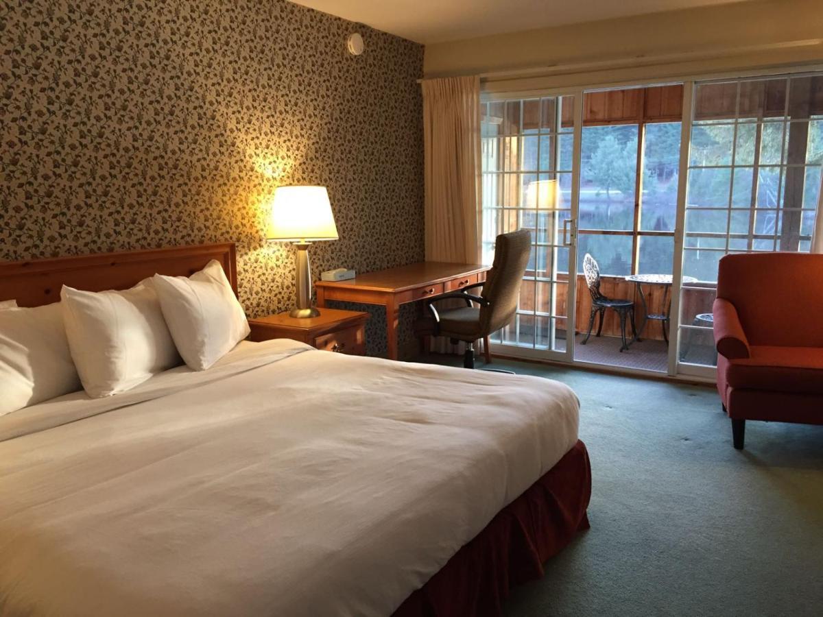 Algonquin Lakeside Inn Dwight Ruang foto
