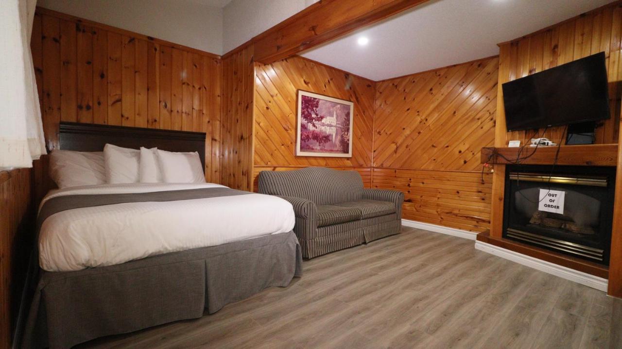 Algonquin Lakeside Inn Dwight Bagian luar foto