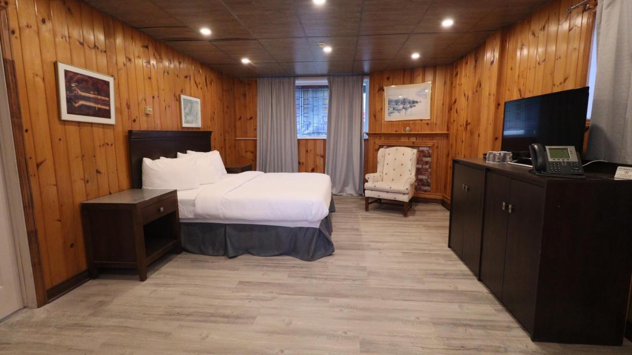 Algonquin Lakeside Inn Dwight Bagian luar foto