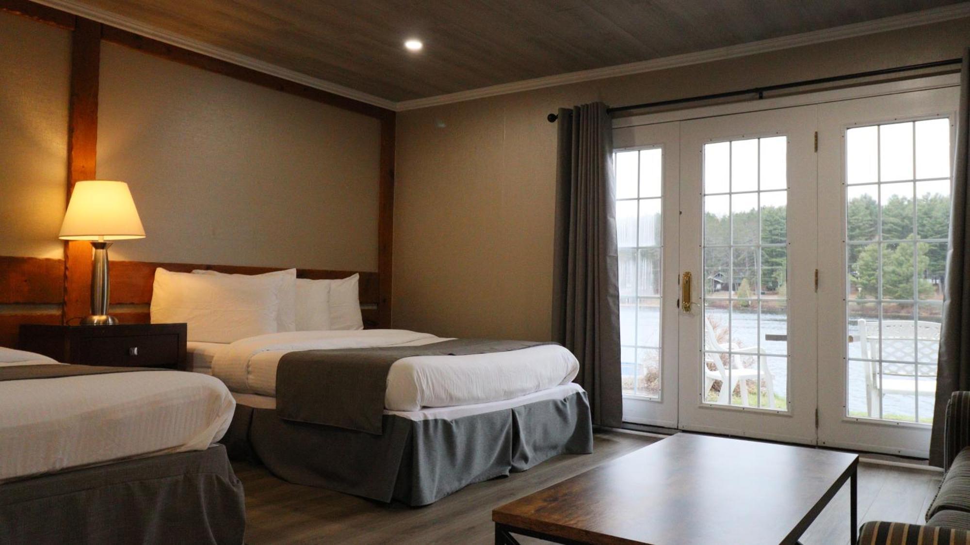 Algonquin Lakeside Inn Dwight Bagian luar foto