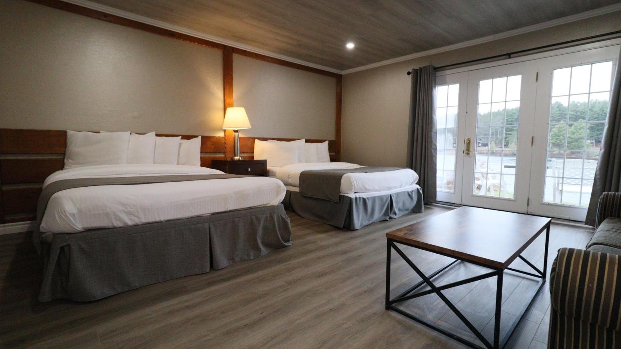 Algonquin Lakeside Inn Dwight Bagian luar foto