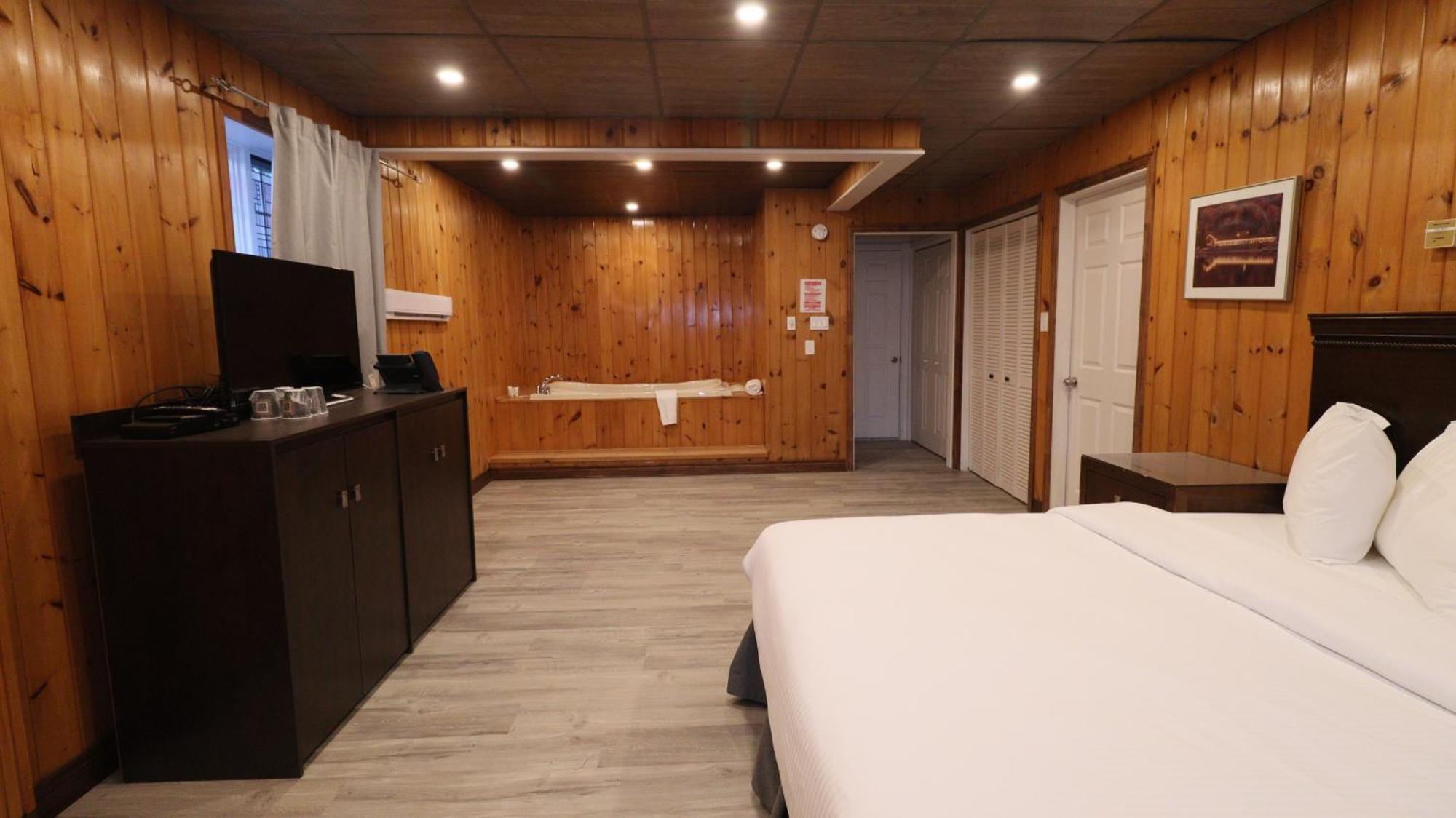 Algonquin Lakeside Inn Dwight Bagian luar foto