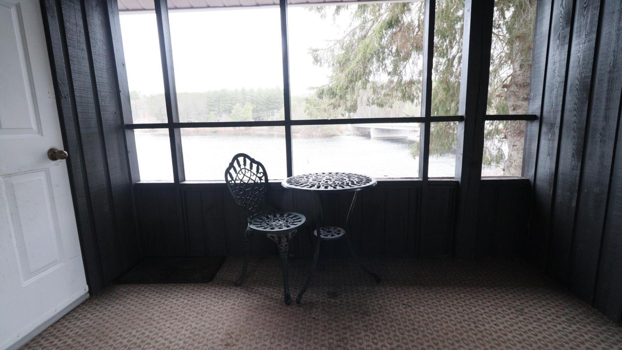 Algonquin Lakeside Inn Dwight Bagian luar foto