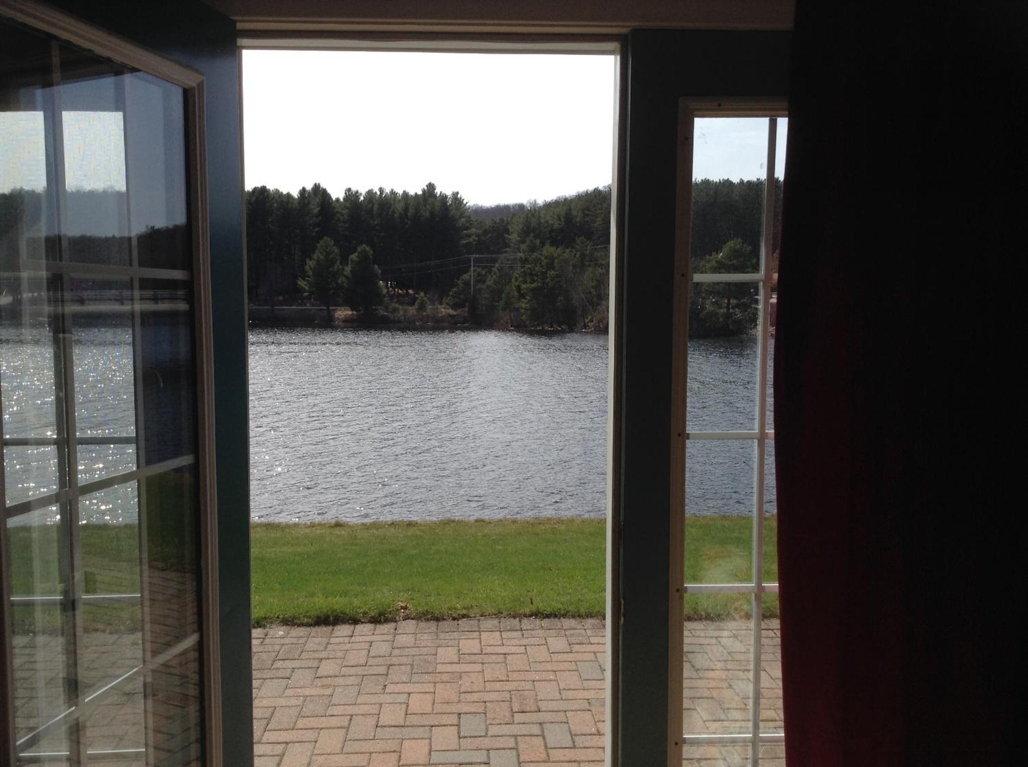 Algonquin Lakeside Inn Dwight Ruang foto