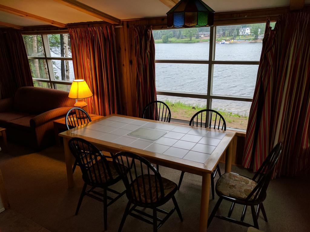Algonquin Lakeside Inn Dwight Bagian luar foto
