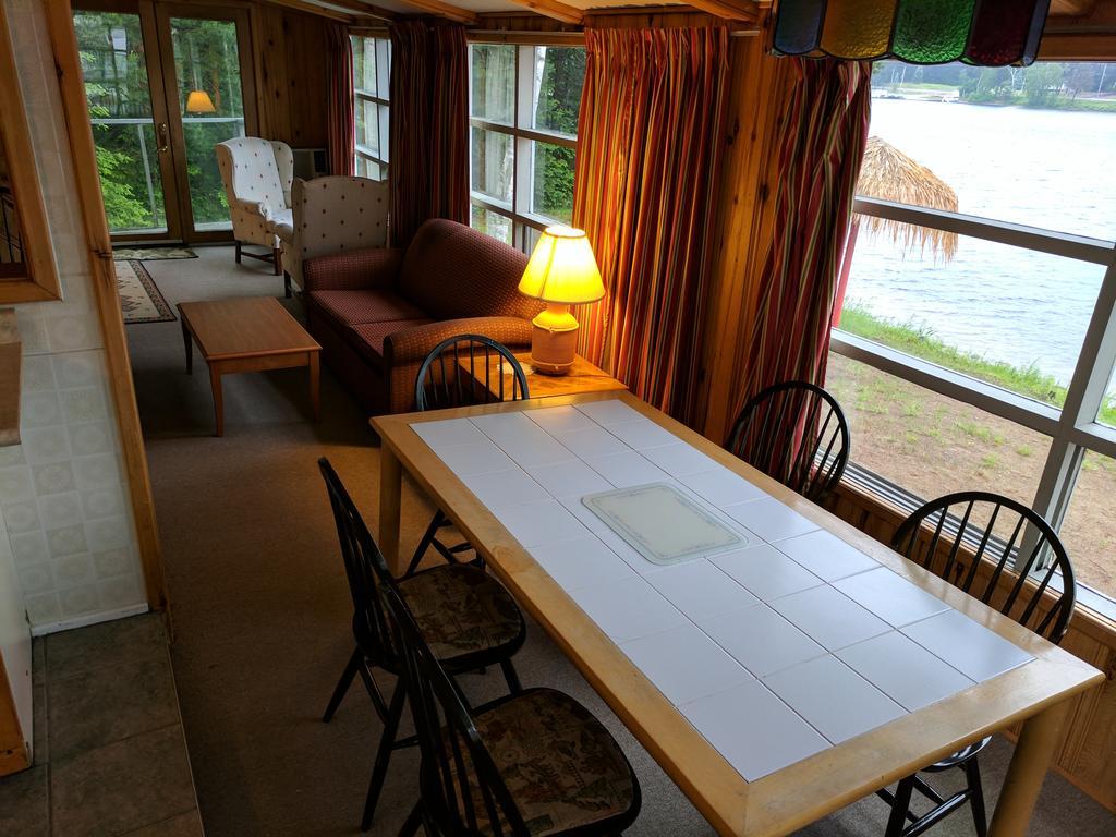 Algonquin Lakeside Inn Dwight Bagian luar foto