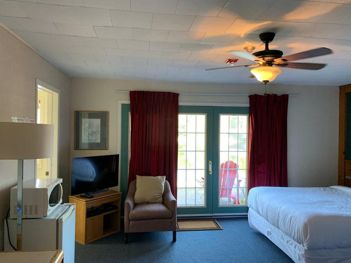 Algonquin Lakeside Inn Dwight Bagian luar foto