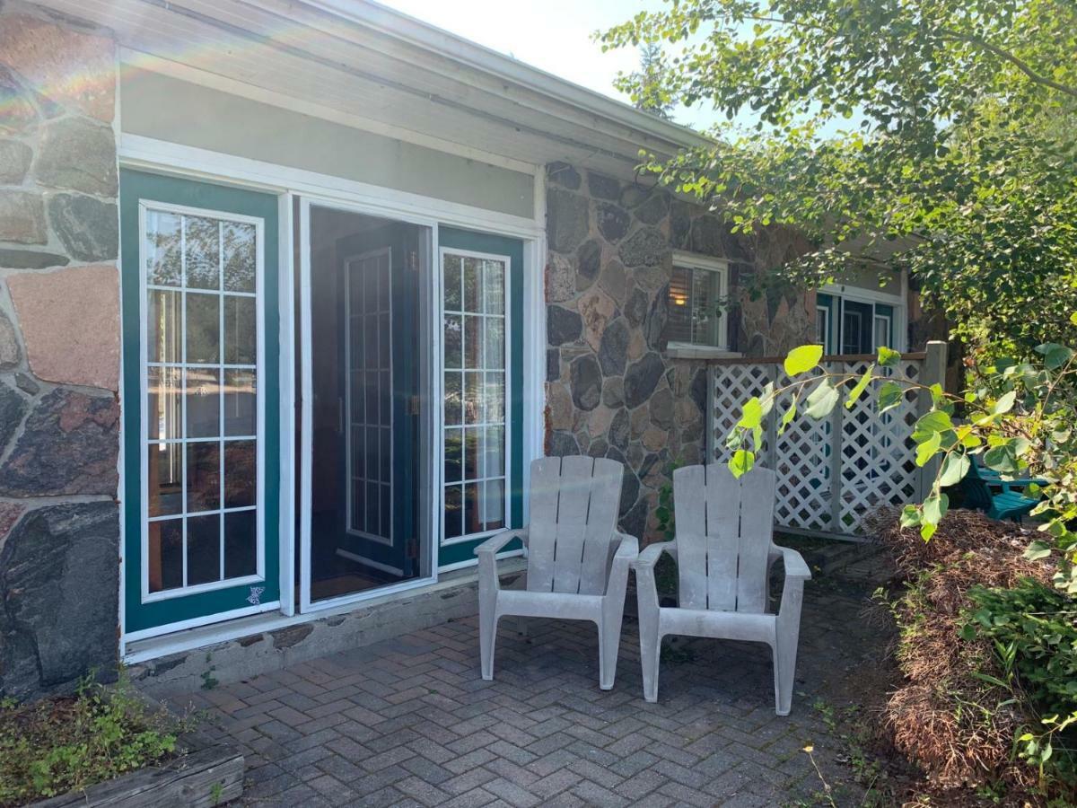 Algonquin Lakeside Inn Dwight Bagian luar foto