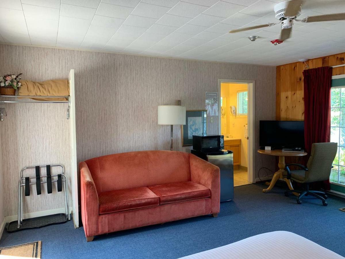 Algonquin Lakeside Inn Dwight Bagian luar foto