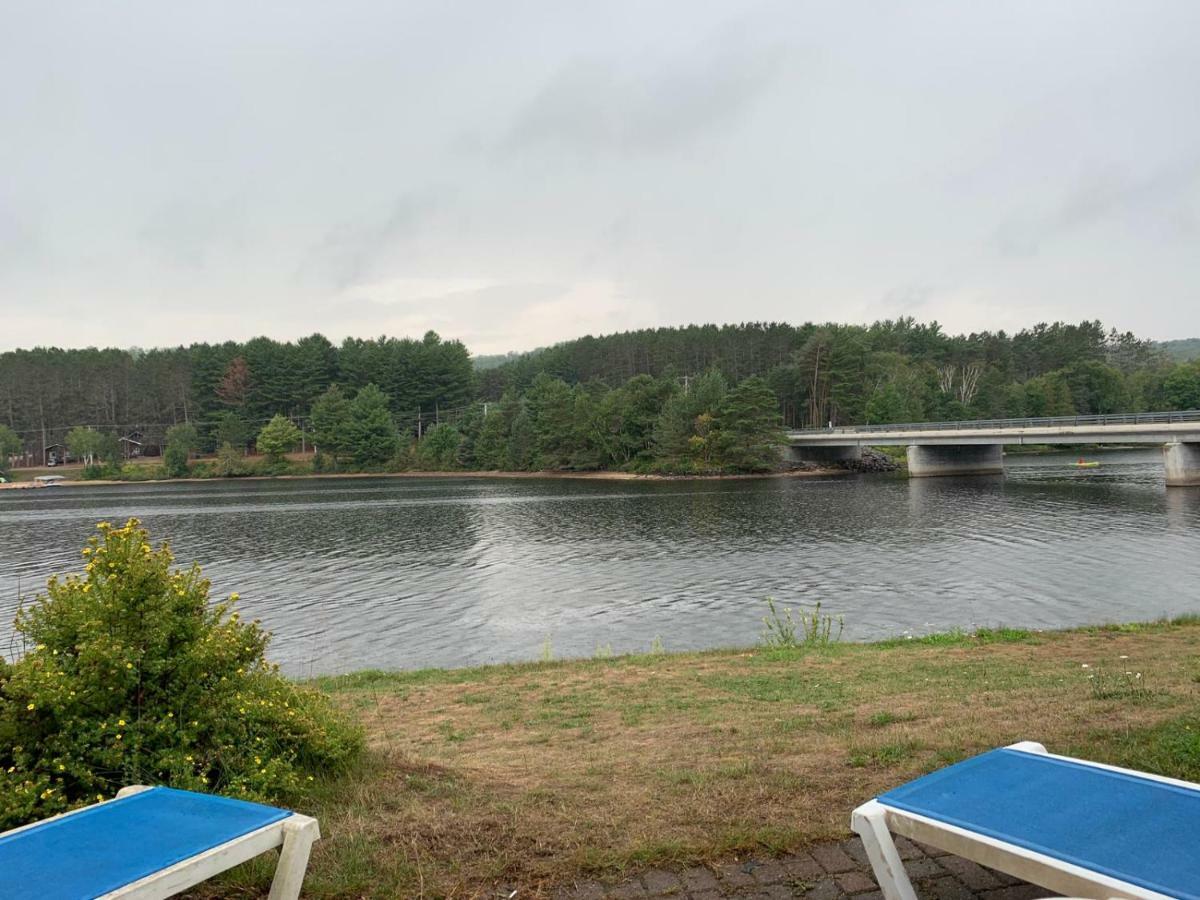 Algonquin Lakeside Inn Dwight Bagian luar foto